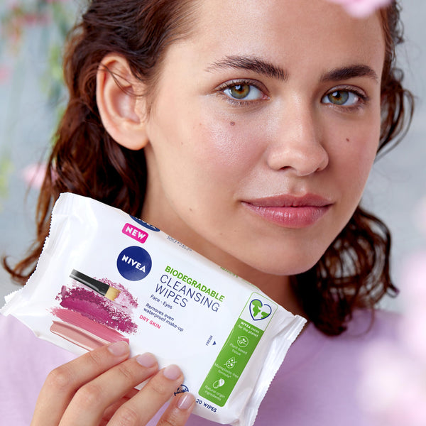 NIVEA Biodegradable Cleansing Wipes Dry Skin (40 sheets), Biodegradable Wipes made from 100% Plant Fibres, Make-Up Wipes, Face Wipes Makeup Remover