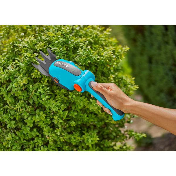 Gardena 9856-20 Battery Grass Shears, Cordless, Handheld Shears for Trimming The Edge of a Lawn or Small shrubs and Bushes, 80 Min Run time, Replaceable Quality Non Stick Blades, Turqoise.