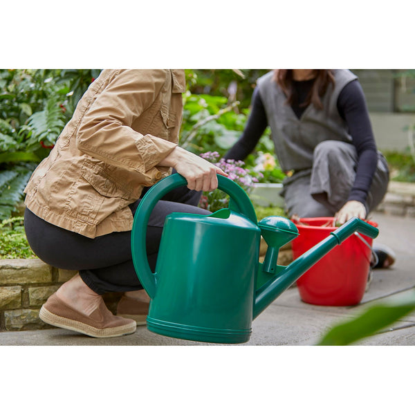 Durable Swiss Watering Can with UV Protection, Ergonomic Handle for Indoor/Outdoor Gardening, Made in Switzerland (10 Liter, Green).