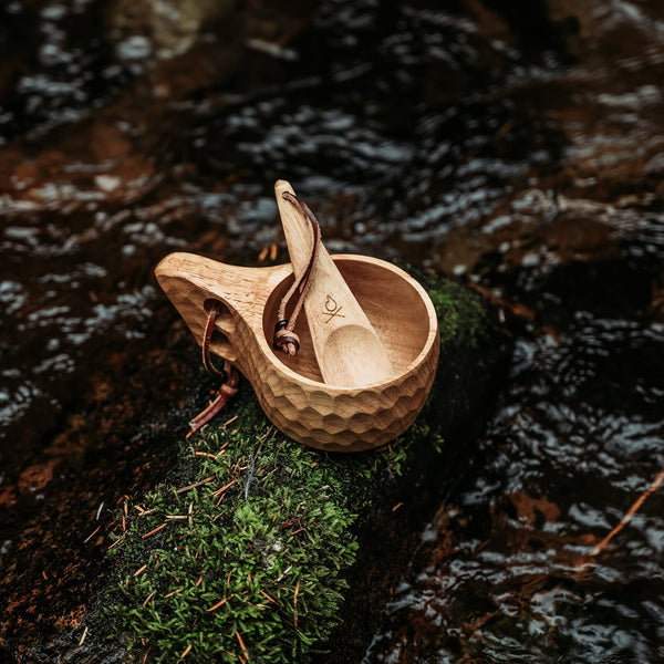 überleben Dursten Kuksa - Wood Camp Mug - Lightweight & Eco-Friendly - Traditional Wooden Cup with Carabiner - Bushcraft or Camping - Leather Lanyard - 8 Oz.