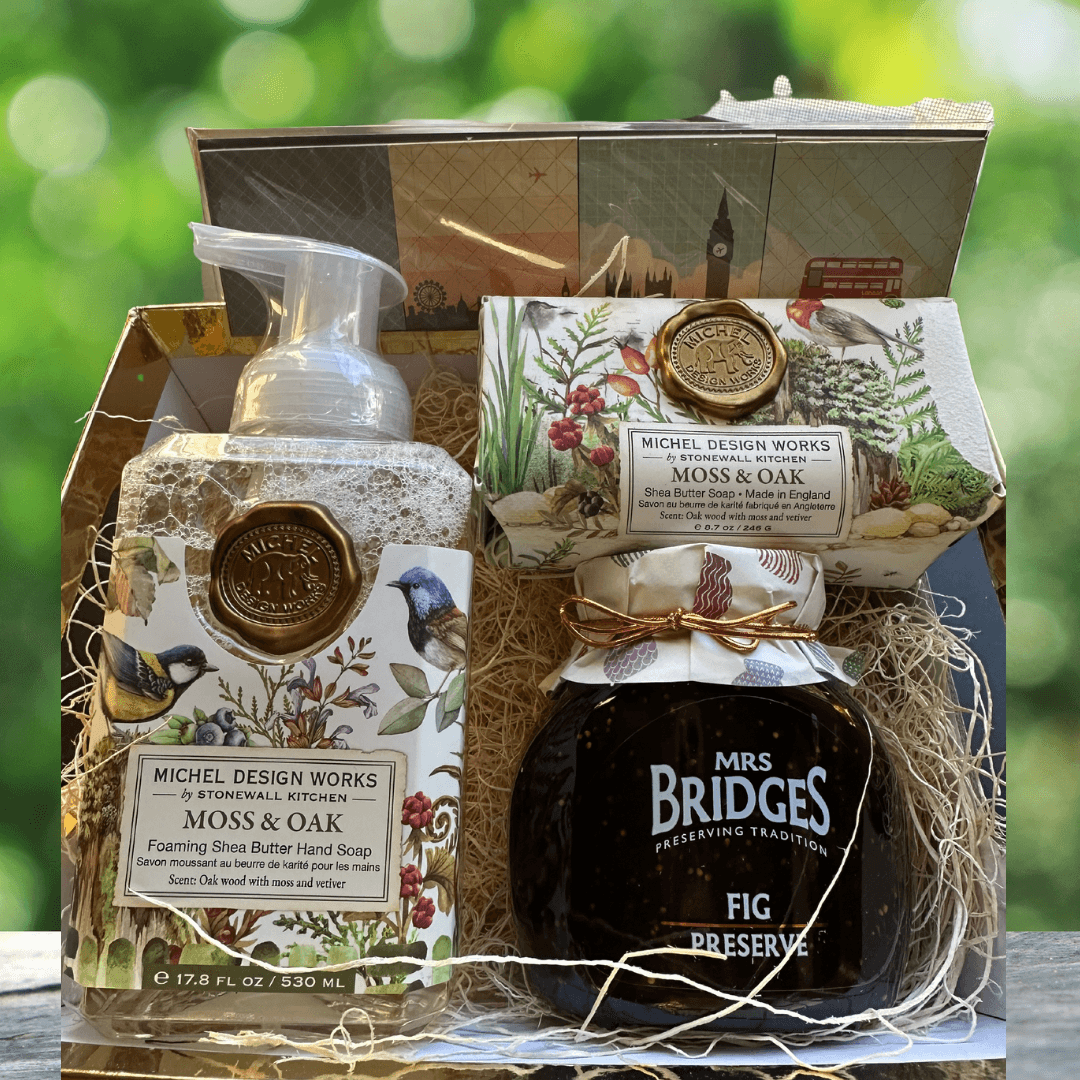 English Elegant Moss &amp; Oak Gift Basket